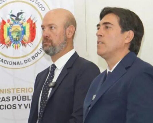 El Gobierno destituye al gerente de BoA tras el escándalo de su viaje a Estados Unidos